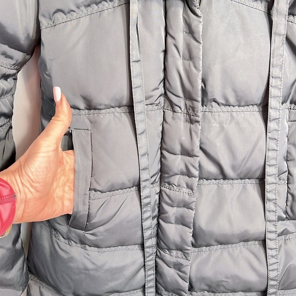 Tahari Shawl Collar Hidden Hood Down Puffer Coat size XS - Picture 3 of 12